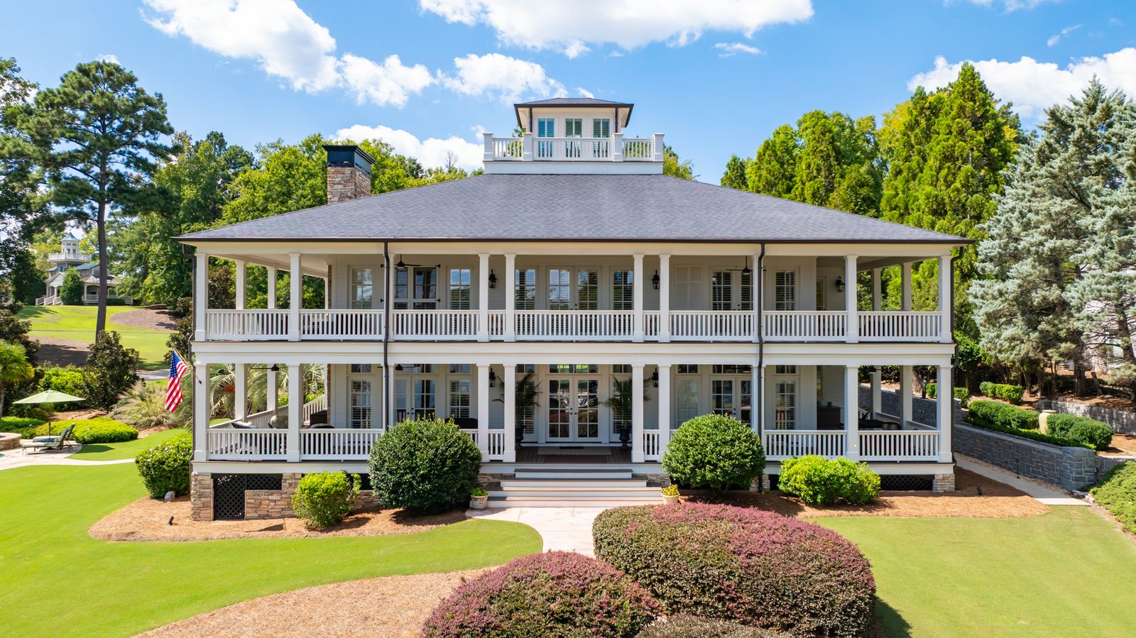 The front elevation of 1581 Lighthouse Circle
